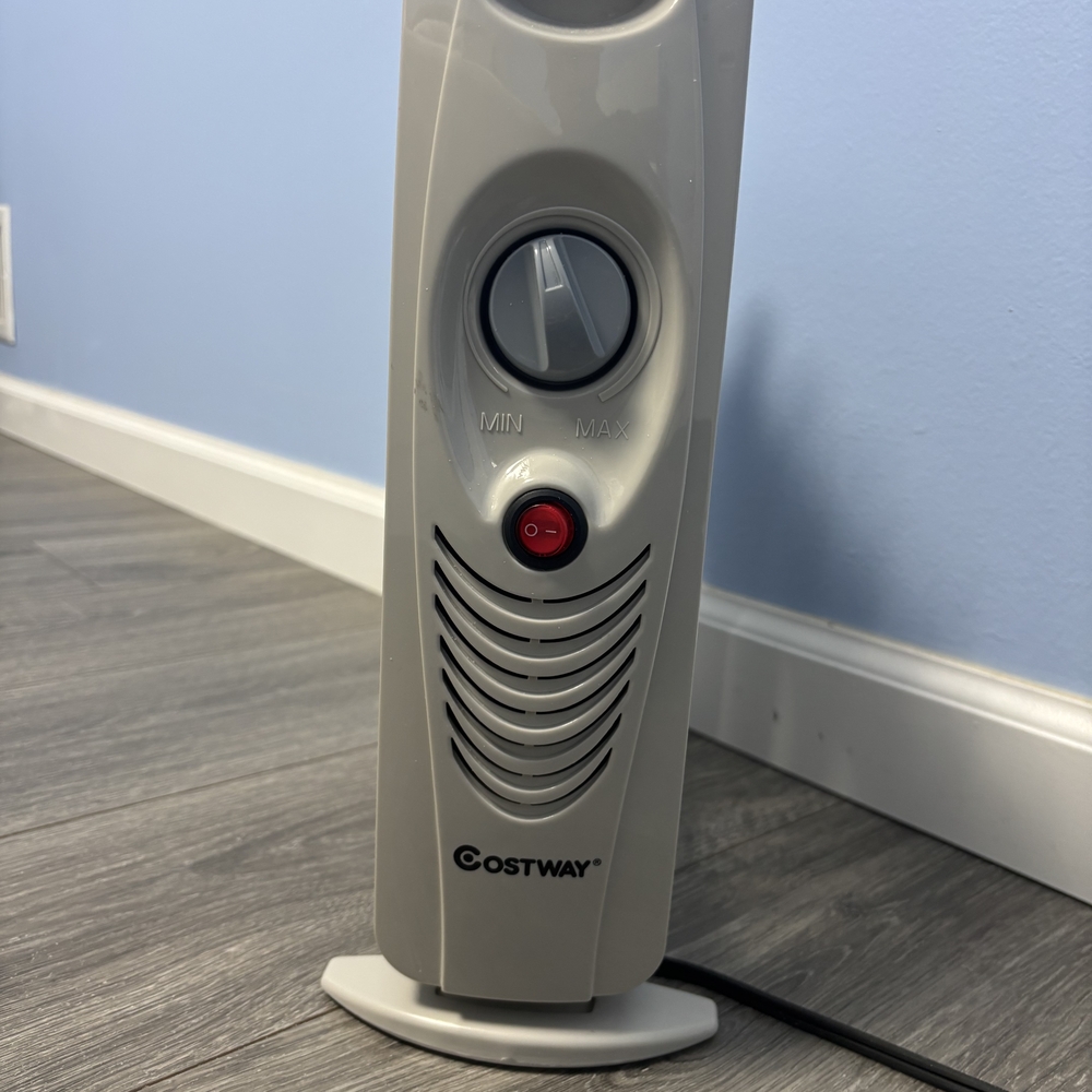 Costway 700W Mini Oil-Filled Radiator Space Heater Portable Model EP22917 - Used